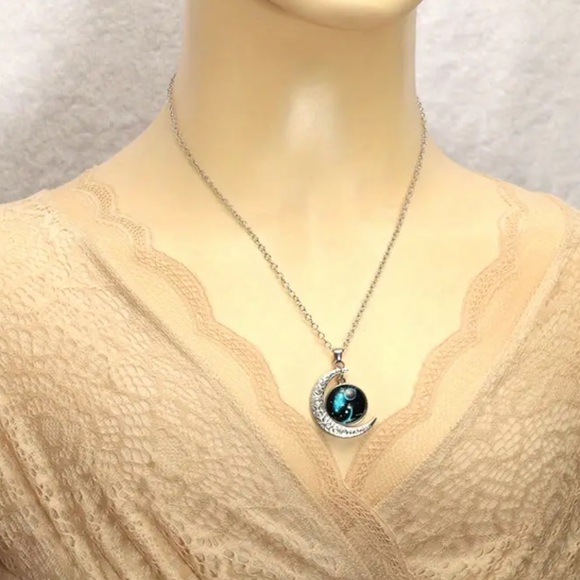 Luminous Zodiac Retro Moon Pendant Necklace & Card NIP - Picture 2 of 15